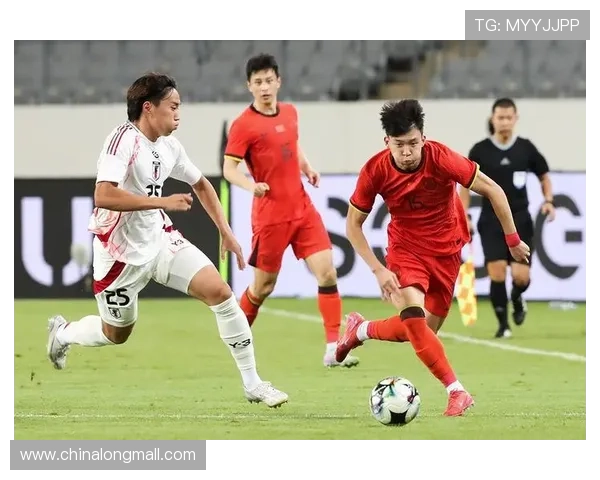 上海足球队的力量变革引发热议探索新阶段的崛起与挑战 上海足球队的力量变革引发热议探索新阶段的崛起与挑战